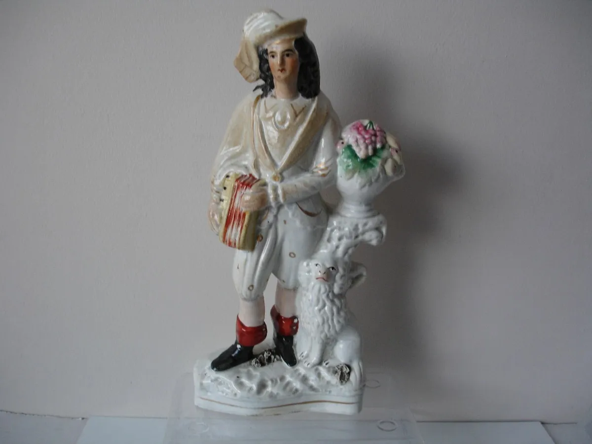 StaffordshireFigure Musician accordion/dog c. - Image 1