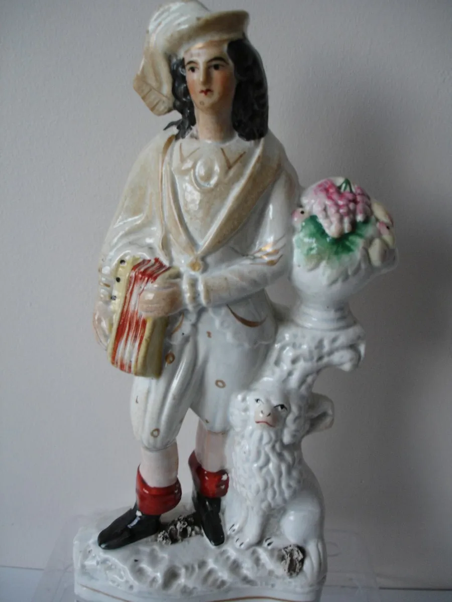 StaffordshireFigure Musician accordion/dog c. - Image 4