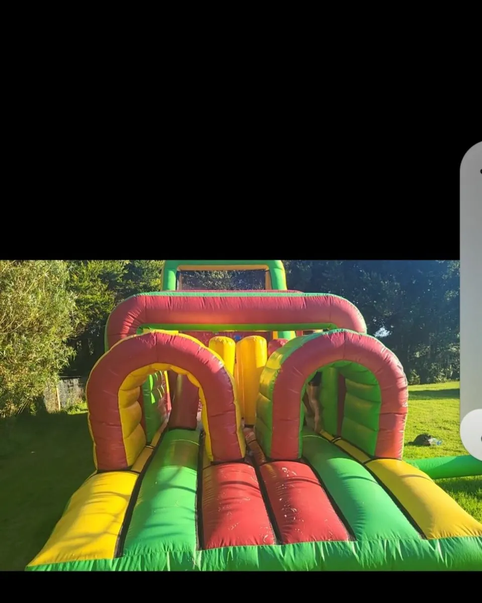 Bouncing castle obstacle course for sale - Image 2