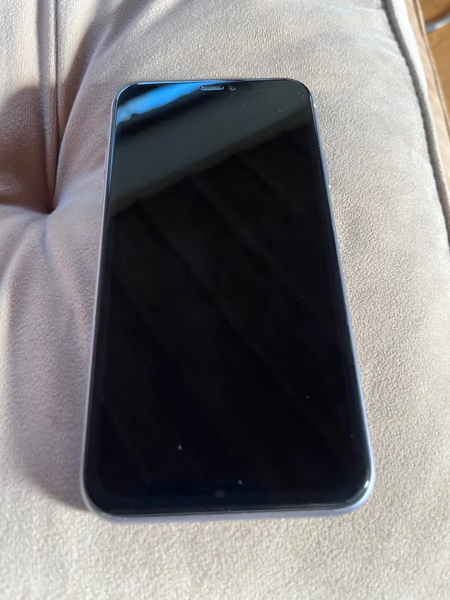 iPhone 11 - Image 2