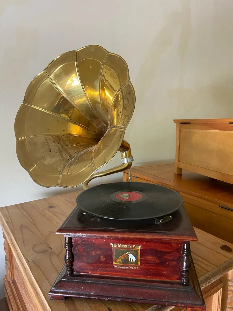 Gramophone HMV - Image 1