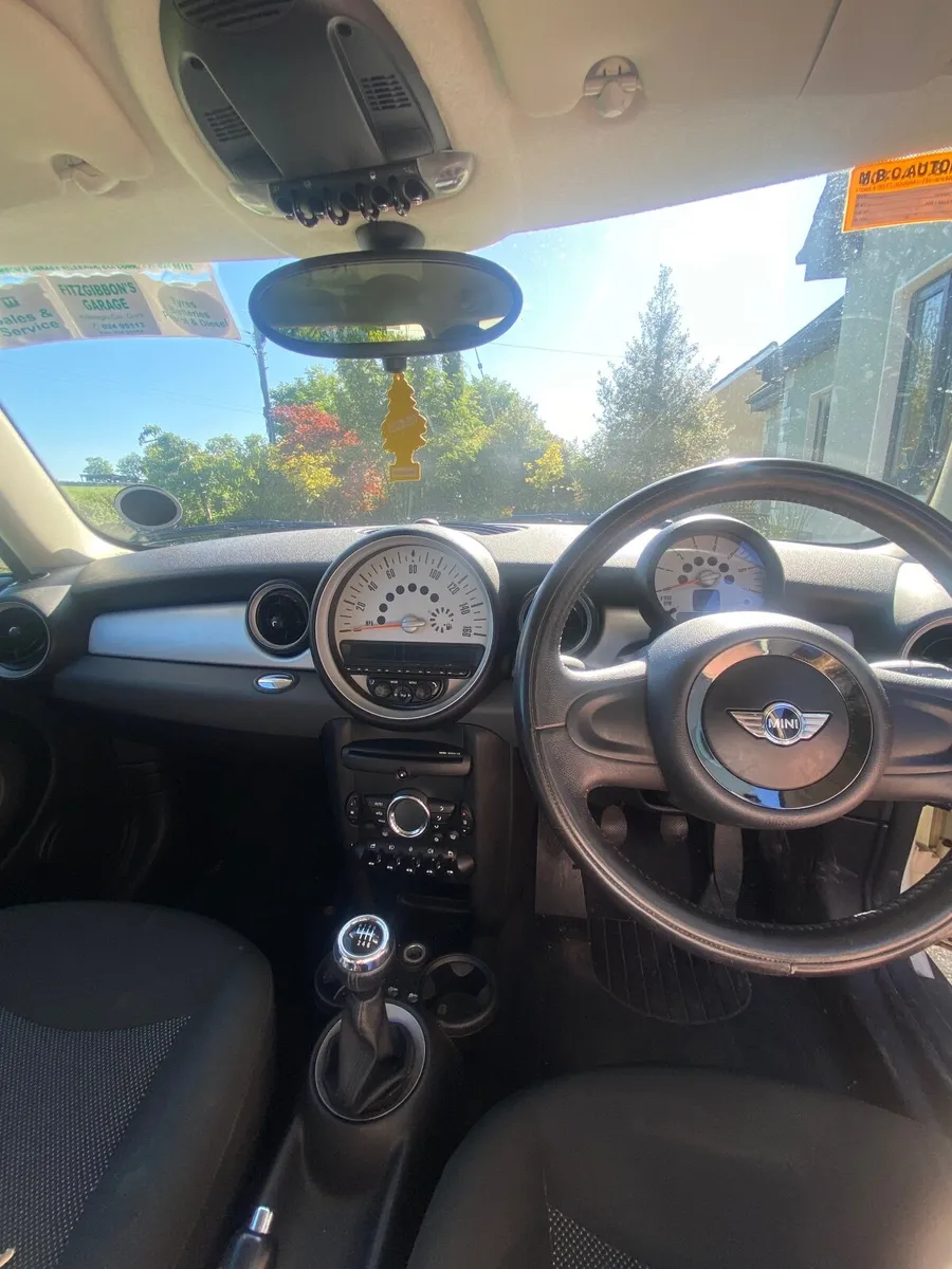 Mini Cooper 2011 - Image 4