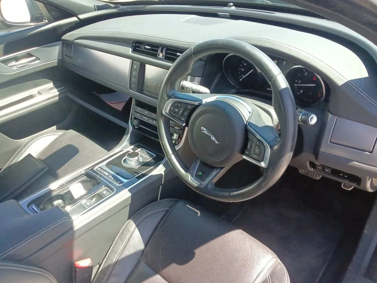 Jaguar XF 2.0d R-sport 180PS Auto - Image 4