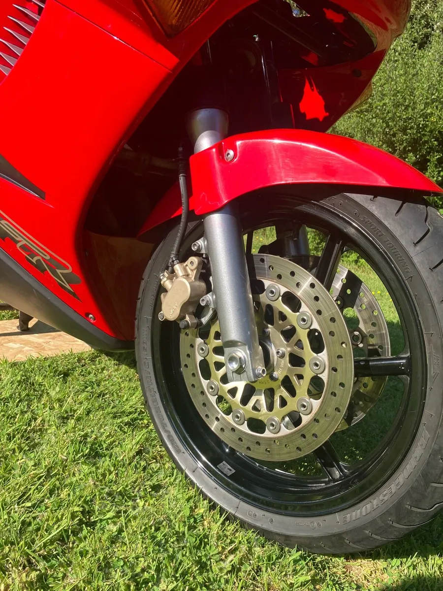 Mint Honda VFR 750 RC36 - Image 2
