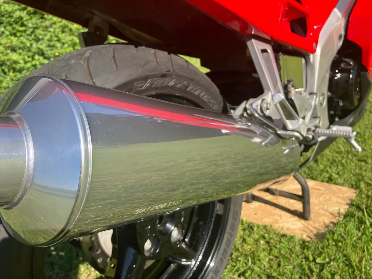Mint Honda VFR 750 RC36 - Image 4