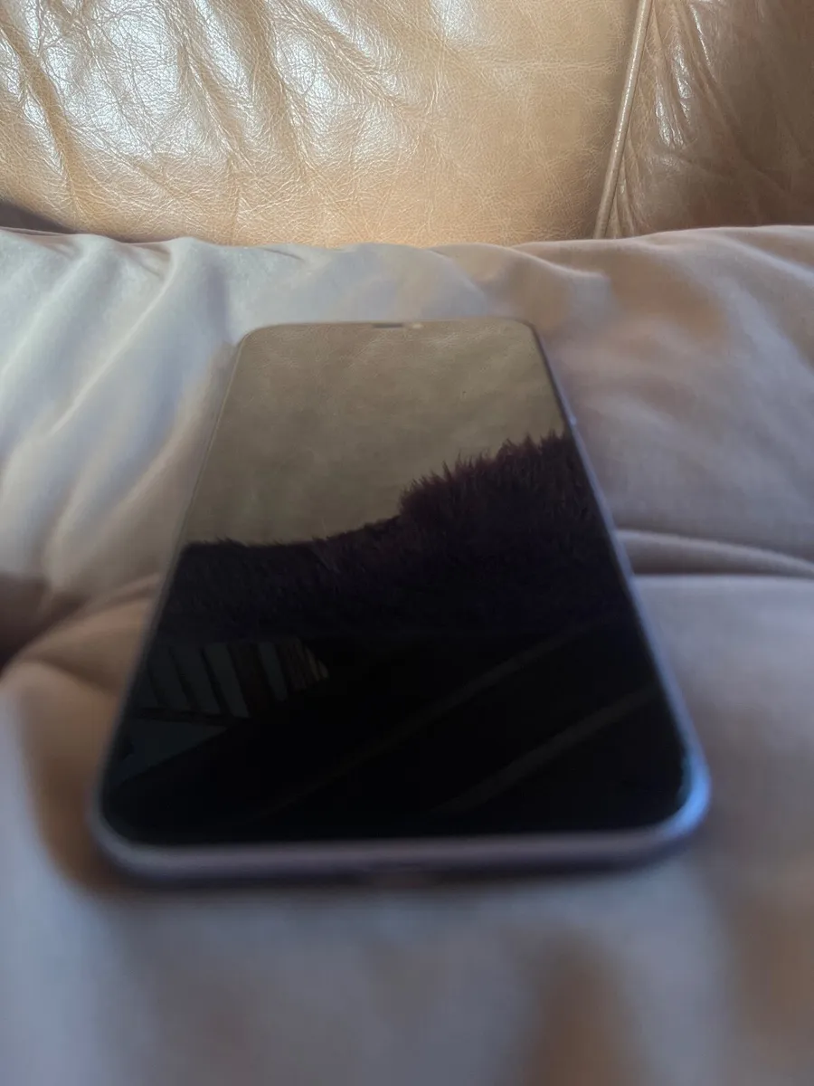 iPhone 11 - Image 3