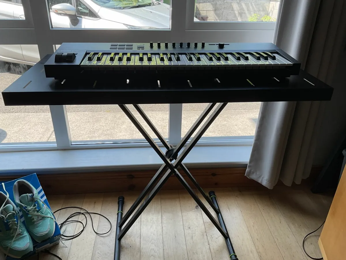 Professional Keyboard Stand By Gravity - Image 2