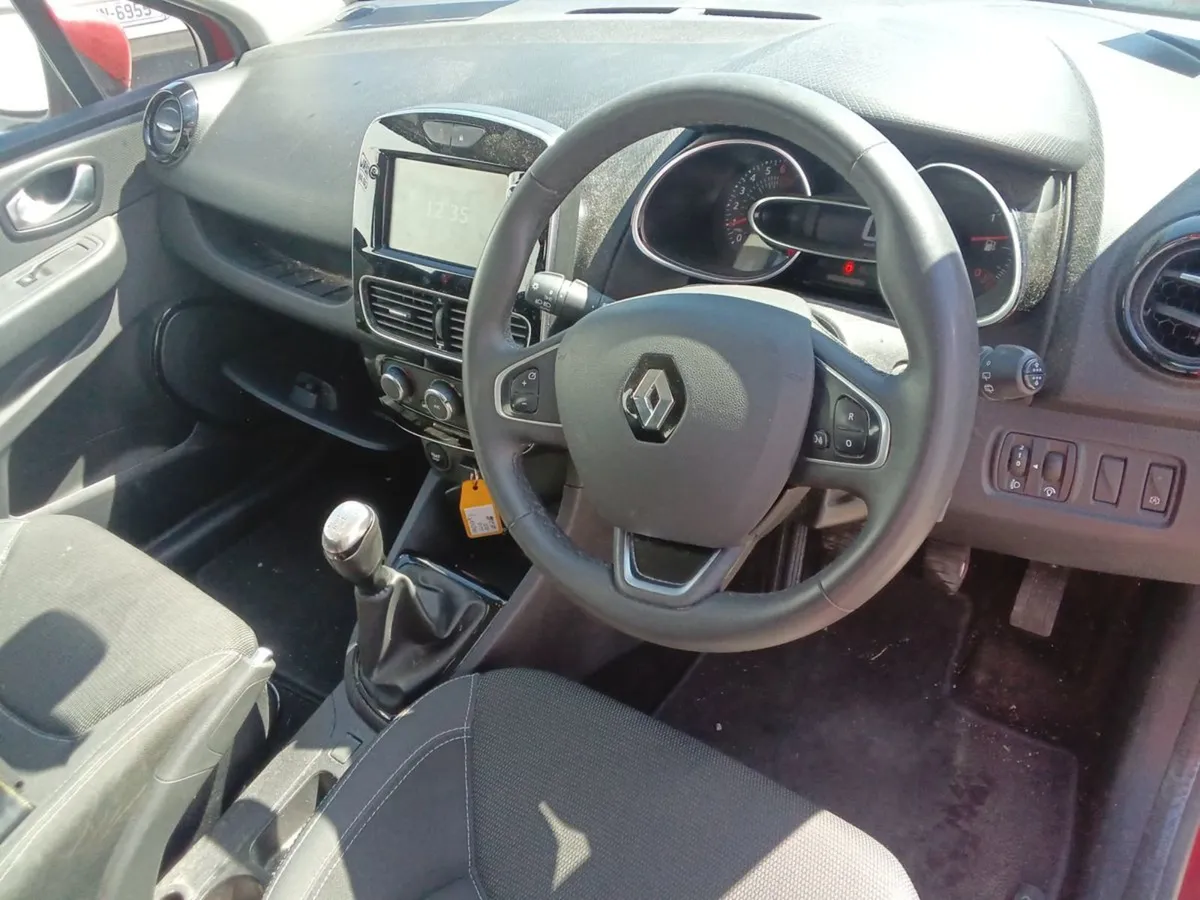 Renault Clio IV Dynamique NAV TCE 90 M 898 - Image 4
