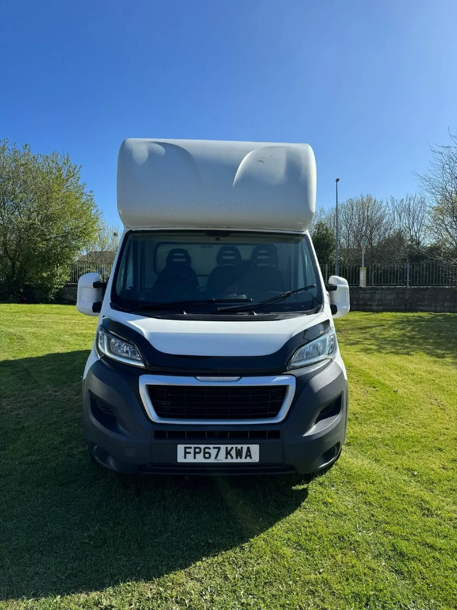 Peugeot Boxer Luton 2017 with electric tail lift. - Image 1