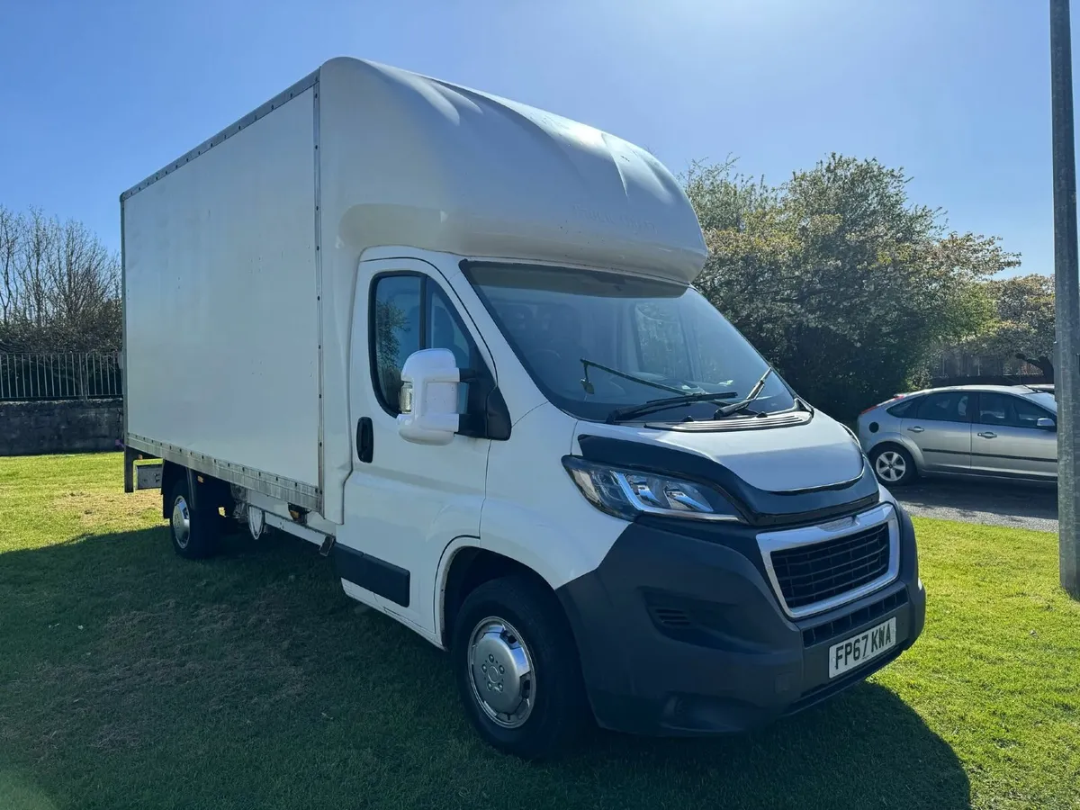 Peugeot Boxer Luton 2017 with electric tail lift. - Image 3