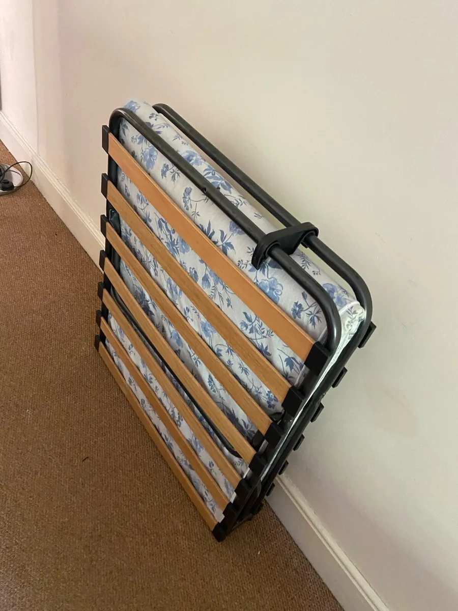 Fold up single bed