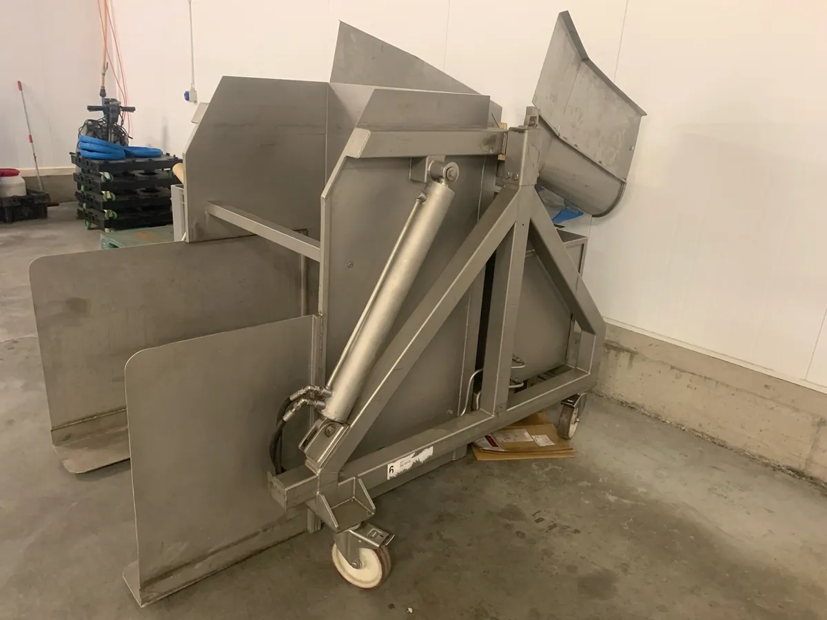 Dolav Tipper - Image 1