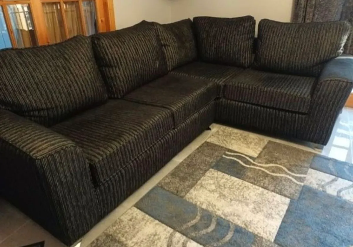 Corner suite of furniture - Image 1