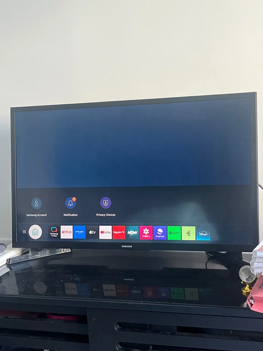 Samsung Smart Television 29 x 17 - Image 1