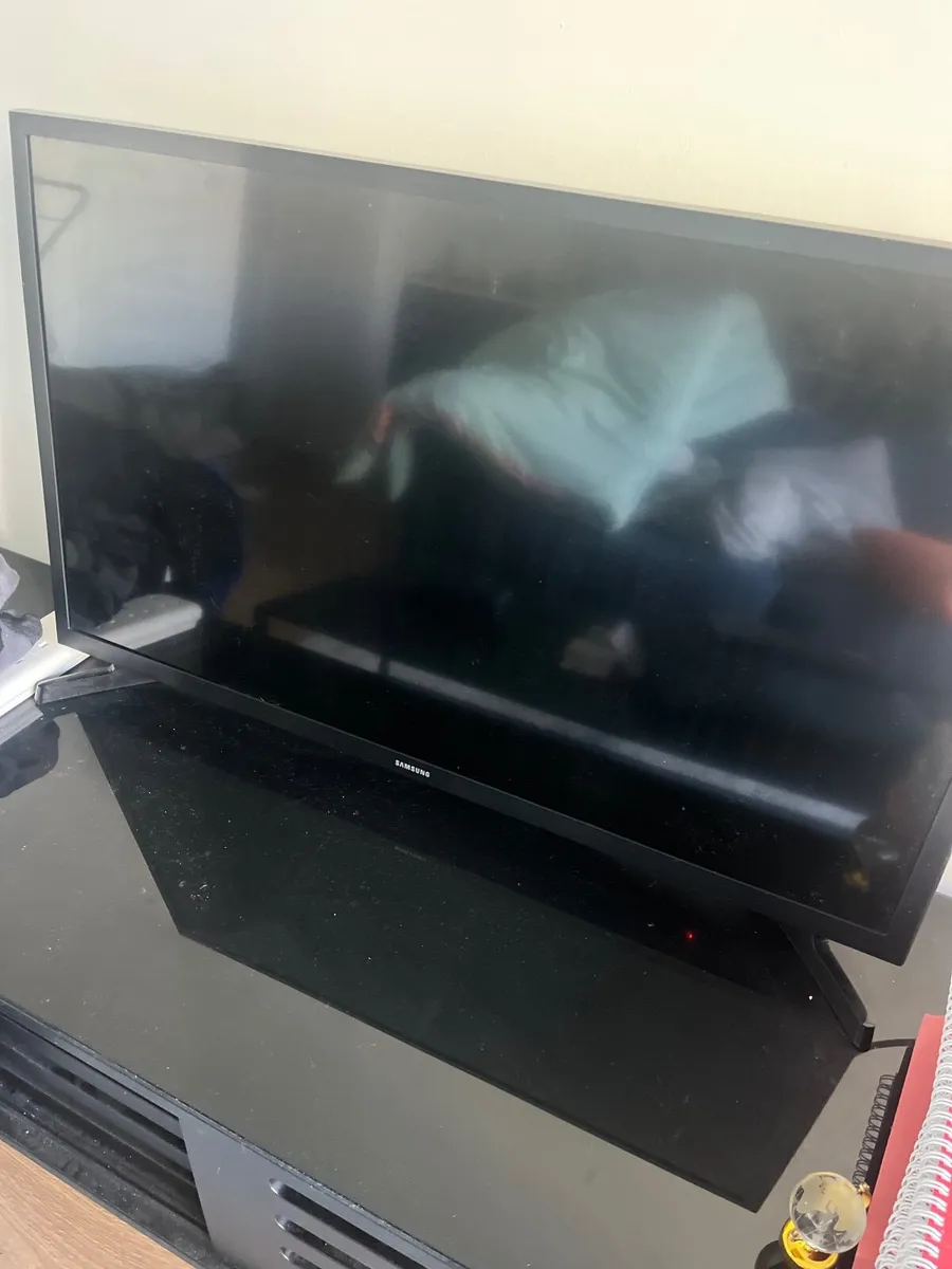 Samsung Smart Television 29 x 17 - Image 2