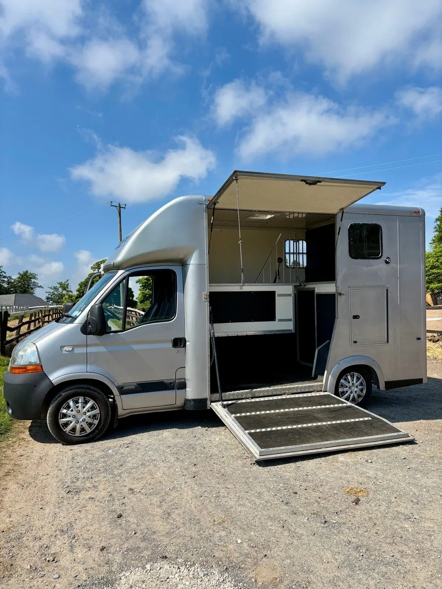 Horse Van  3.5 ton Horse box transporter - Image 4