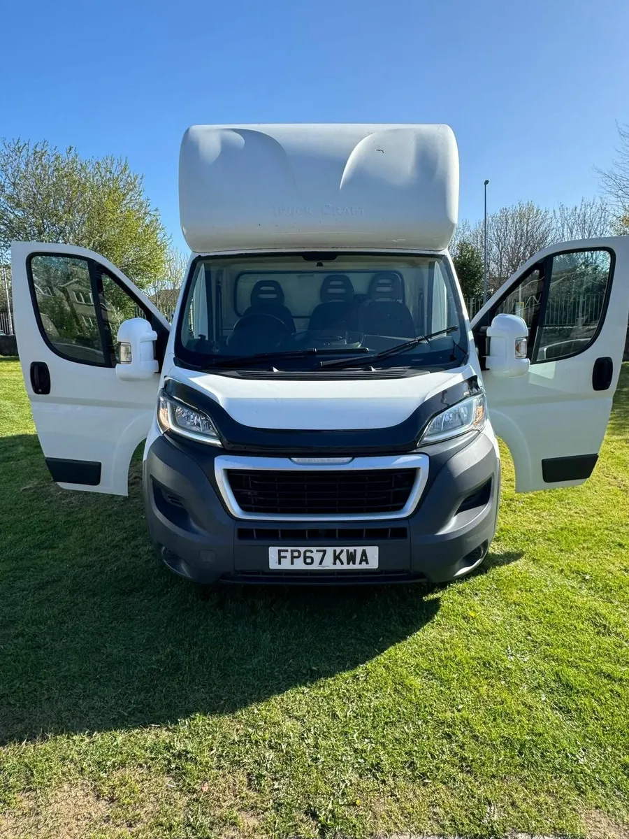 Peugeot Boxer Luton 2017 with electric tail lift. - Image 4