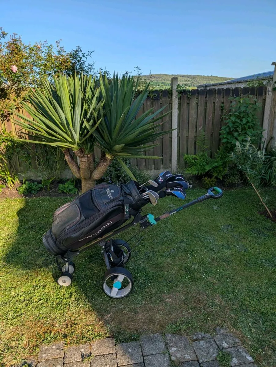 Golf clubs & bag & trolley - Image 1
