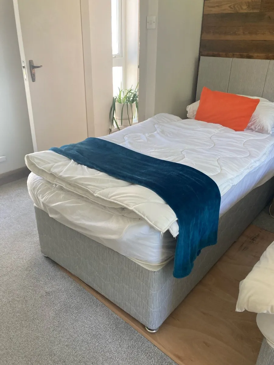 3 single beds with matching headboards - Image 2