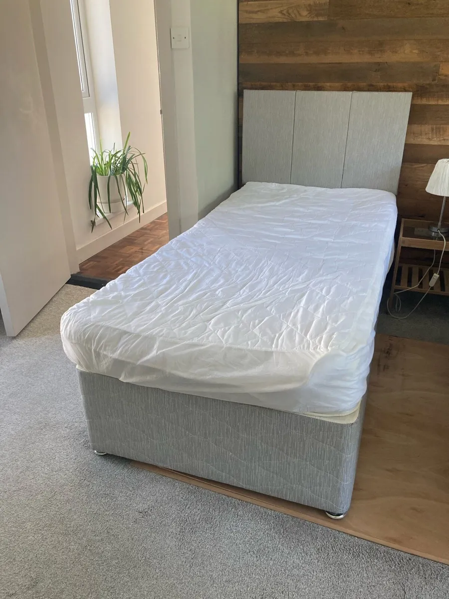 3 single beds with matching headboards - Image 3