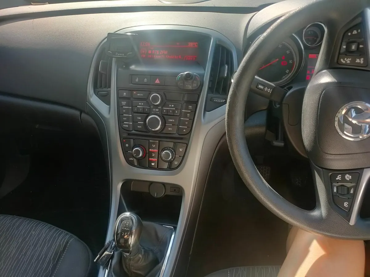 Vauxhall Astra 2016 - Image 2