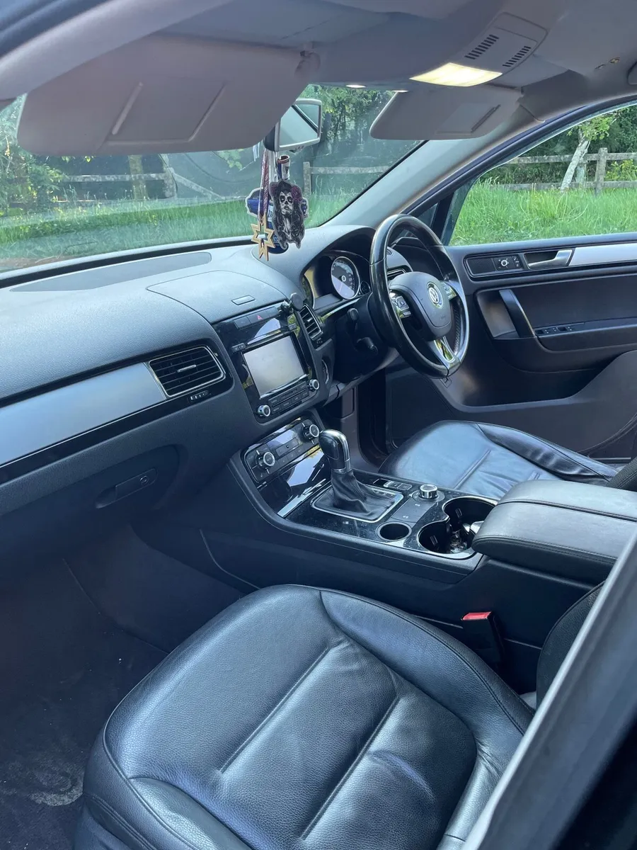 Volkswagen Touareg 2012 - Image 4