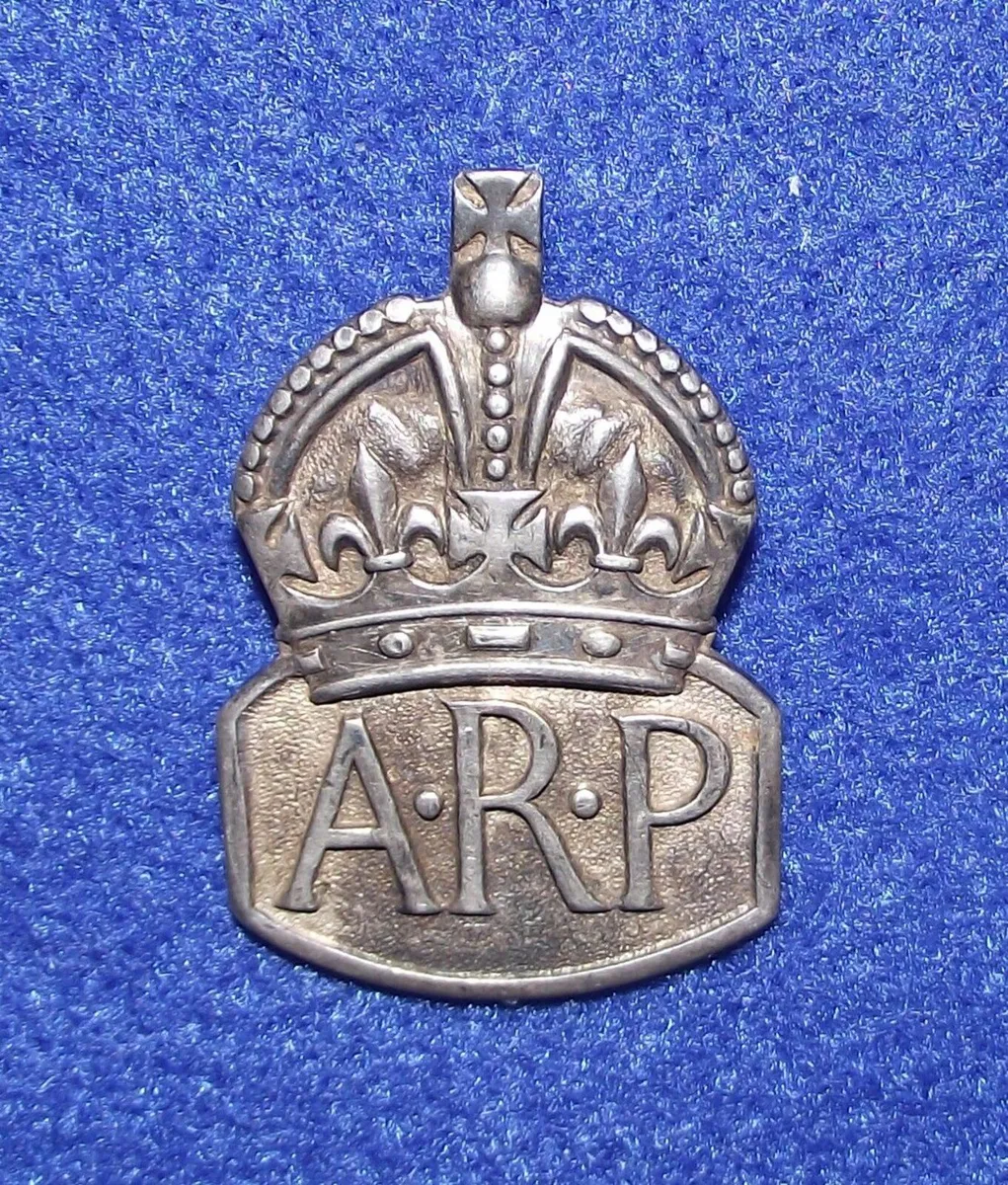 1939 Silver ARP Badge - Image 1
