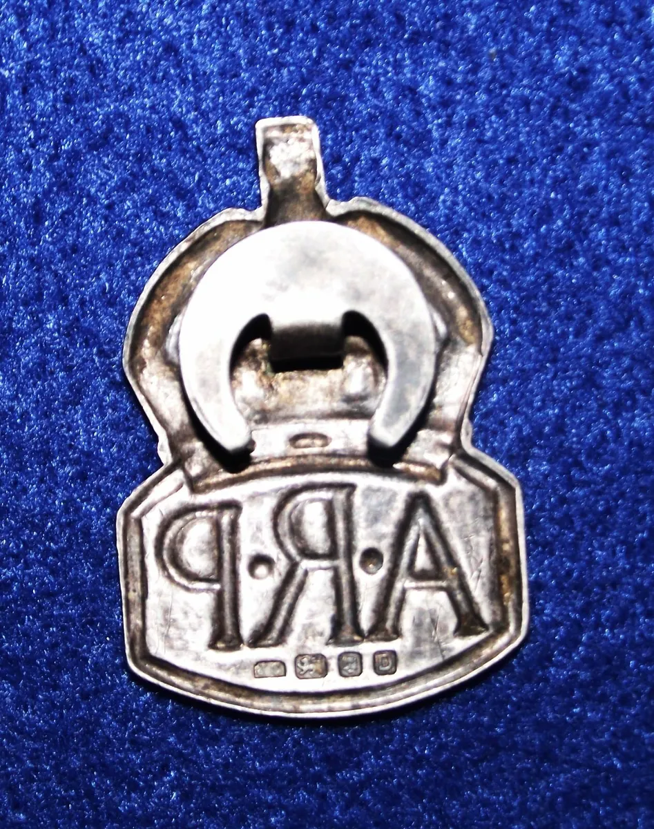 1939 Silver ARP Badge - Image 3