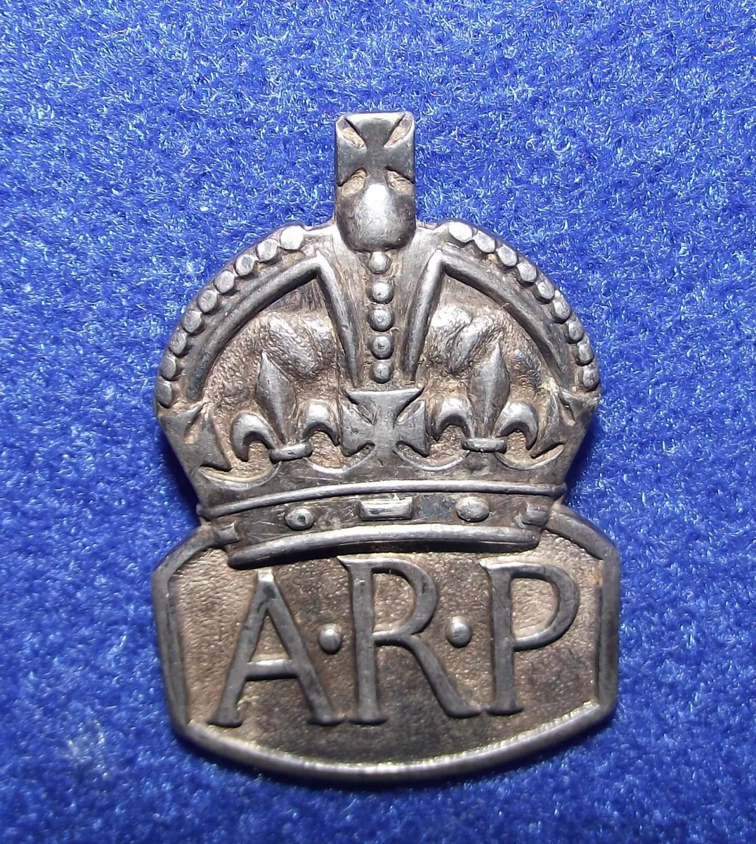 1939 Silver ARP Badge - Image 4