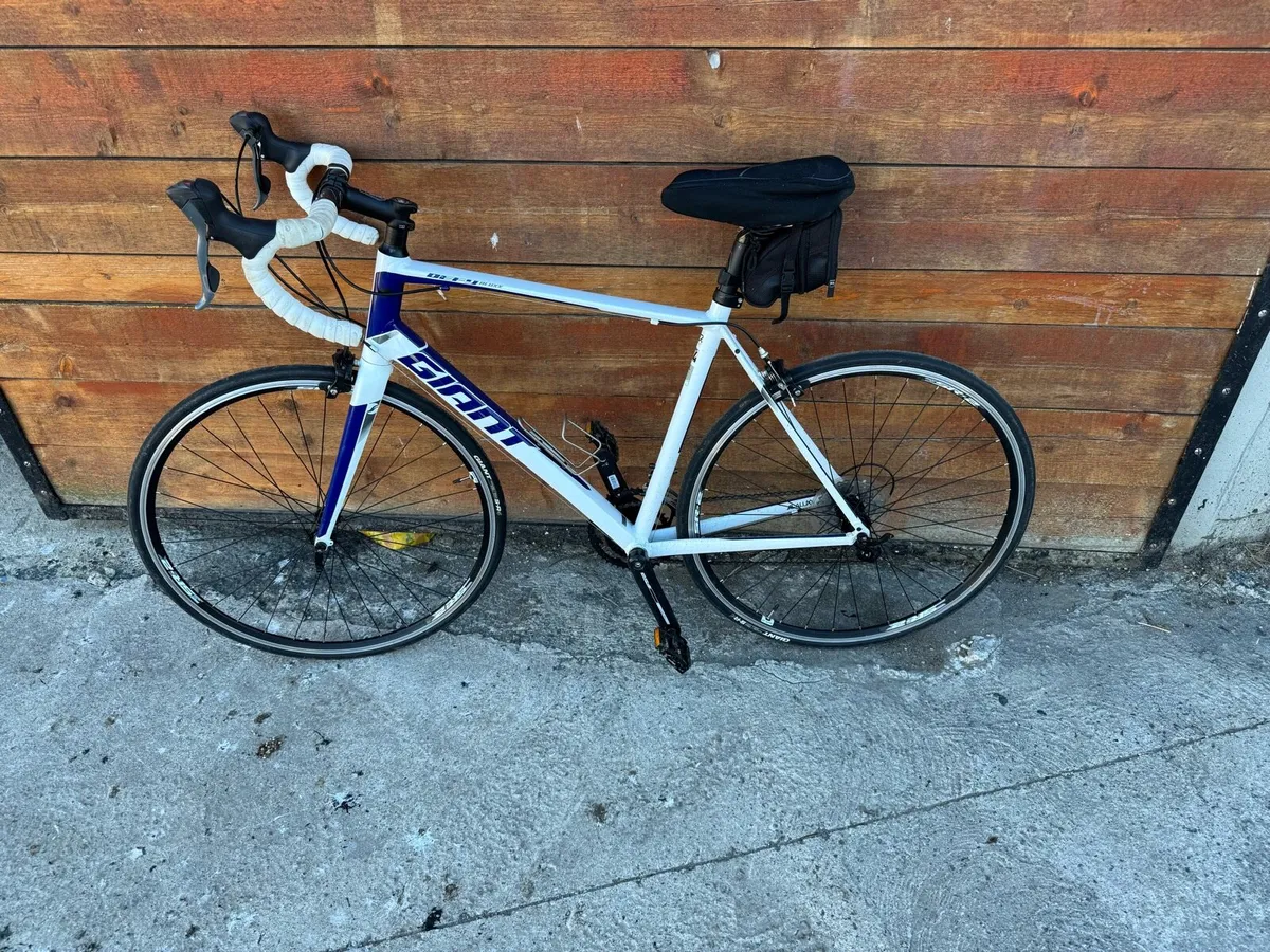 Giant OCR Road Bike – Lightweight Aluminum Frame - Image 1
