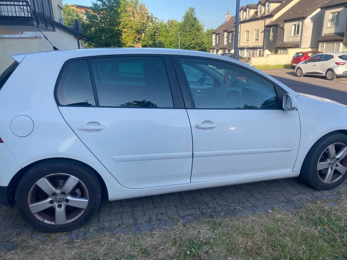 Car - Image 3