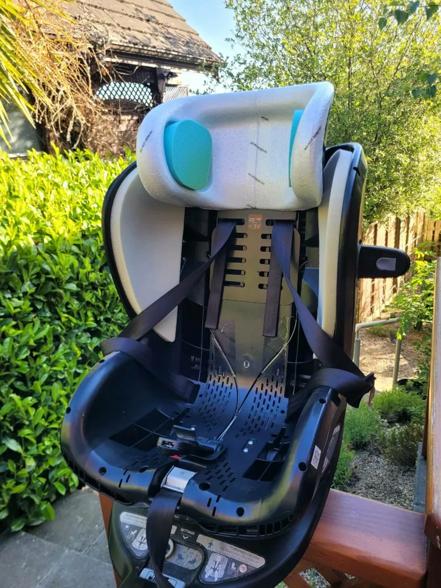 Joie i-spin 360 child car seat - Image 2