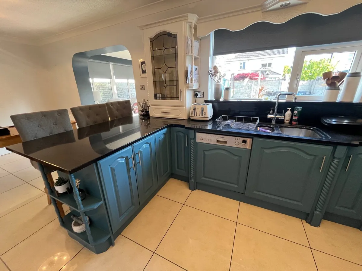 Kitchen Cabinets & applicances - Image 3