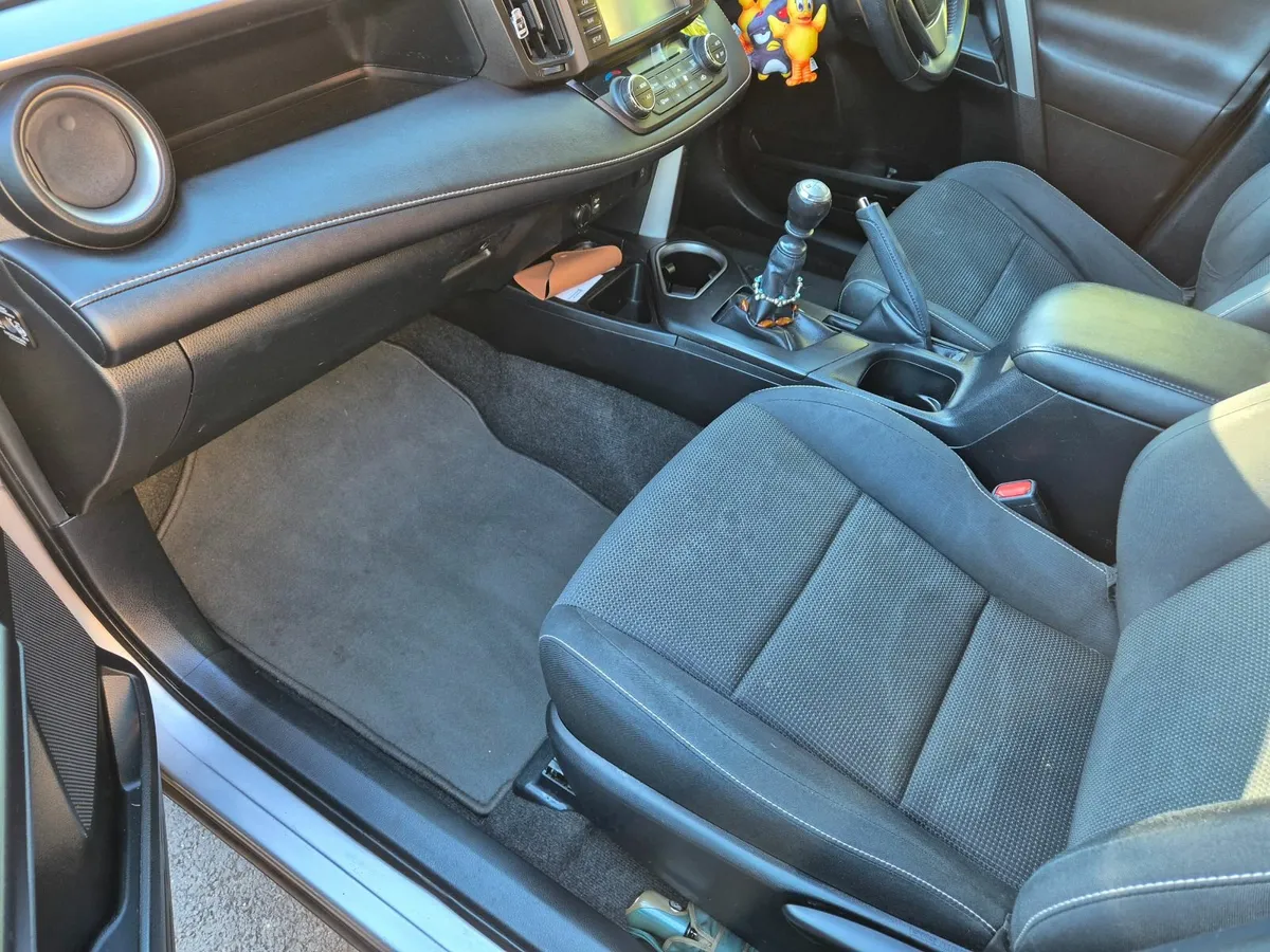 Toyota RAV4 2017 - Image 2