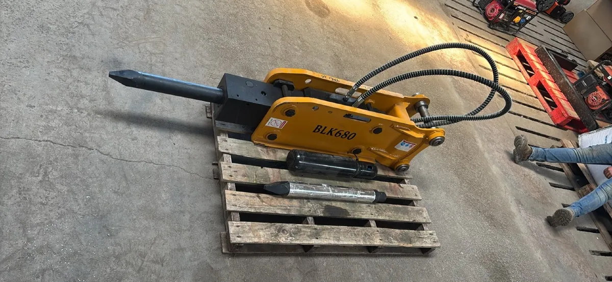 Rock breaker - Image 1