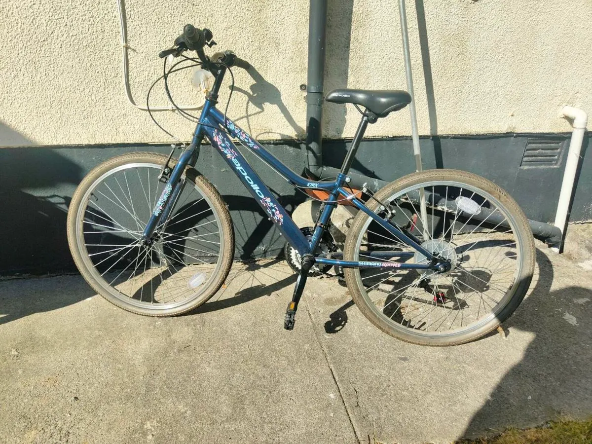 Apollo Kinx Junior Hybrid Bike - Image 1