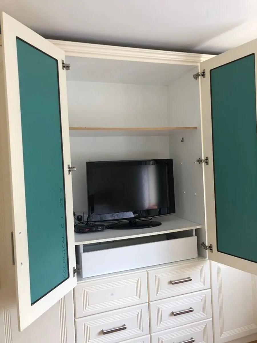 Fitted wardrobes - Image 2