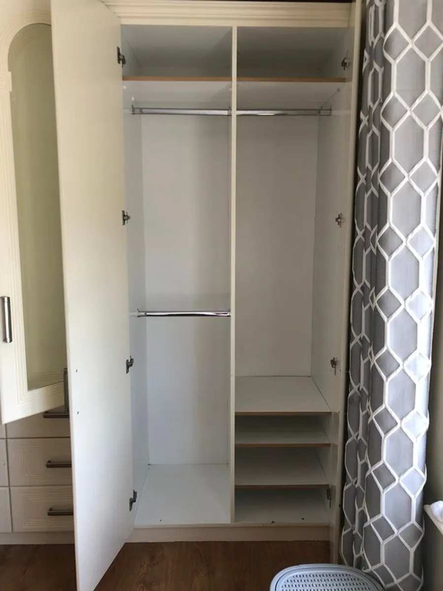 Fitted wardrobes - Image 3