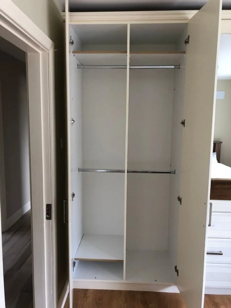 Fitted wardrobes - Image 4