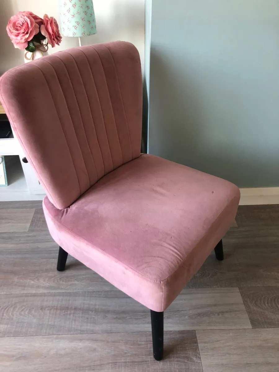 Pink velvet chair - Image 1