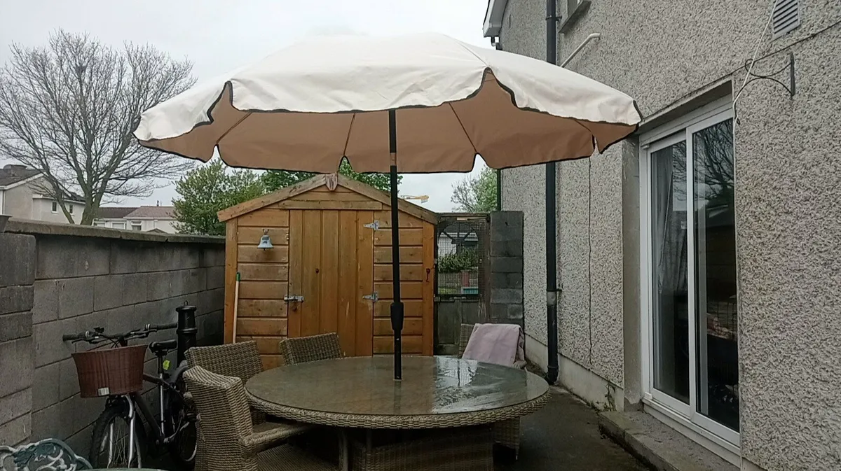 Garden table and chairs - Image 4