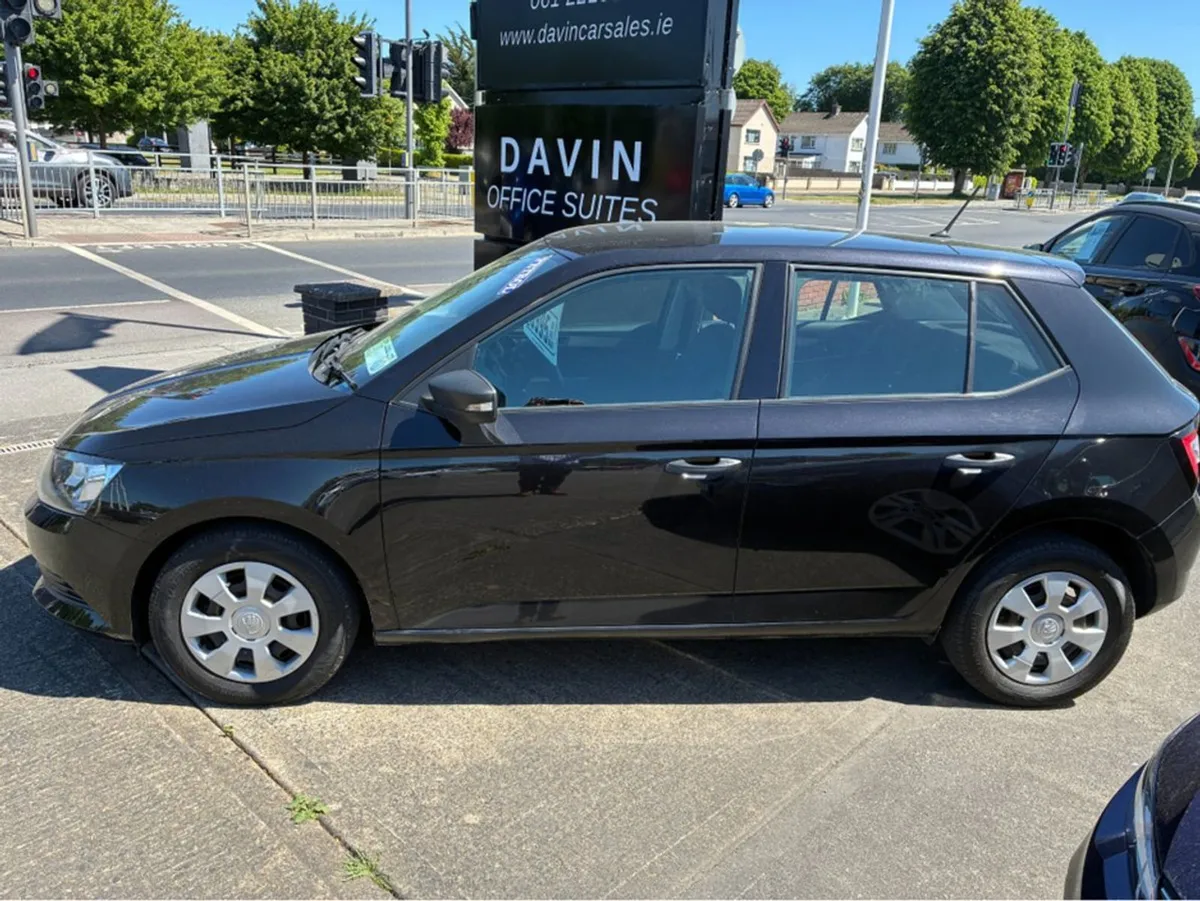 Skoda Fabia Active 1.0 MPI 60hp 4DR - Image 3