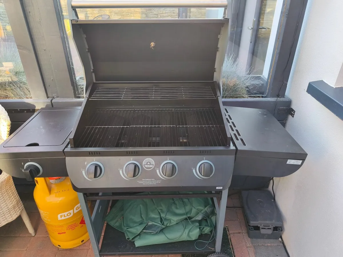 BBQ - 4 Burner - Image 3