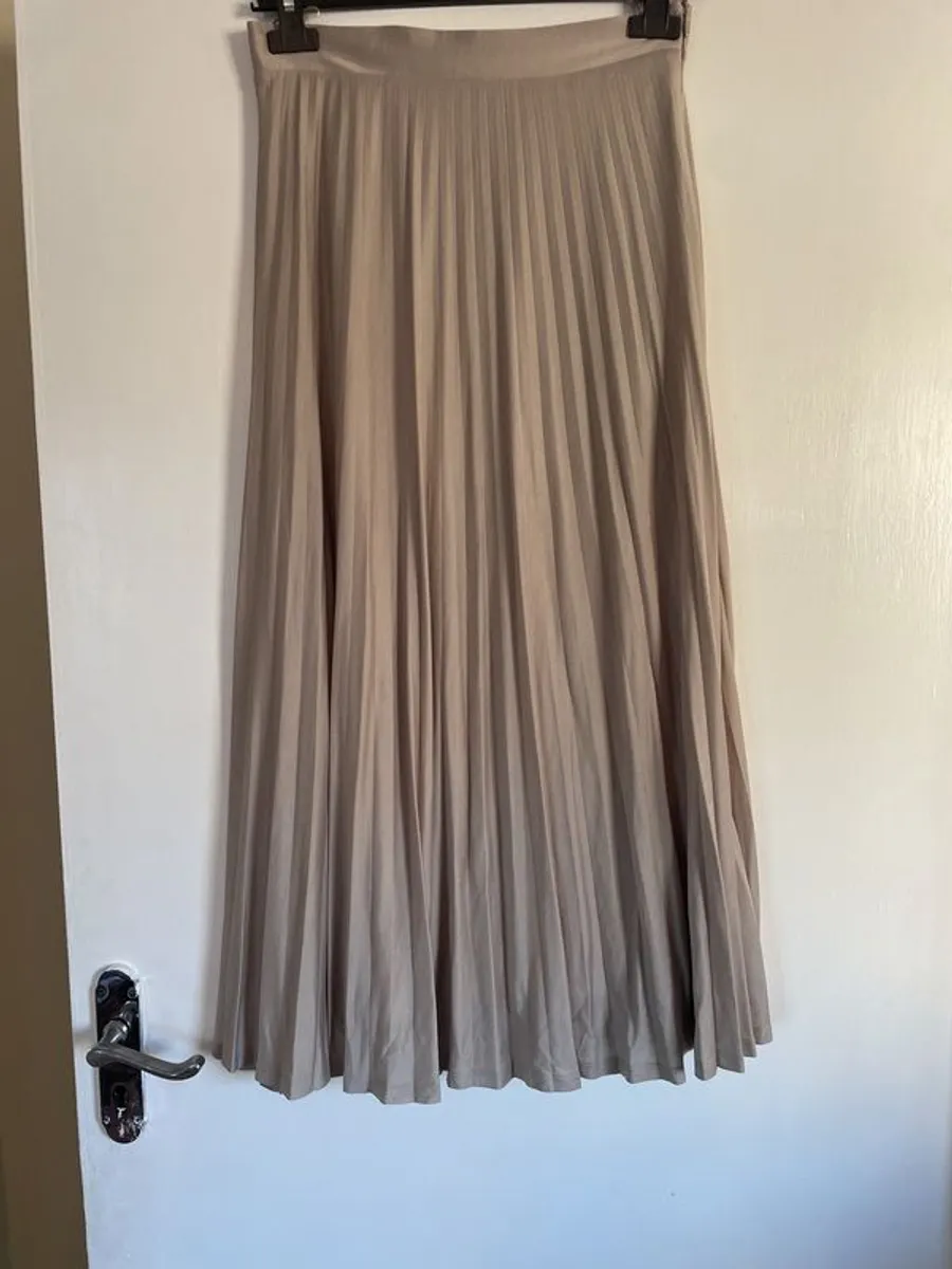 Massimo  Dutti gourges skirt - Image 1