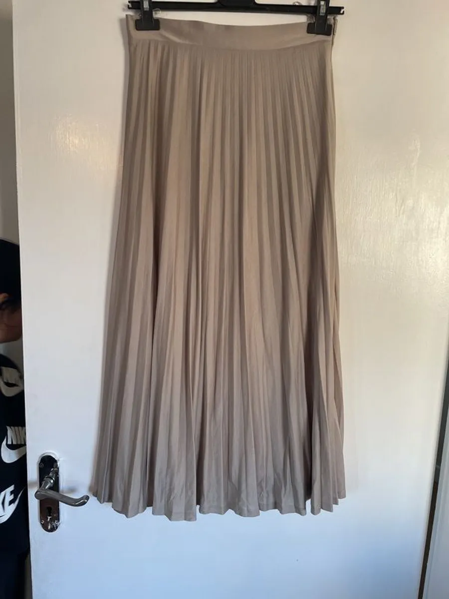 Massimo  Dutti gourges skirt - Image 2