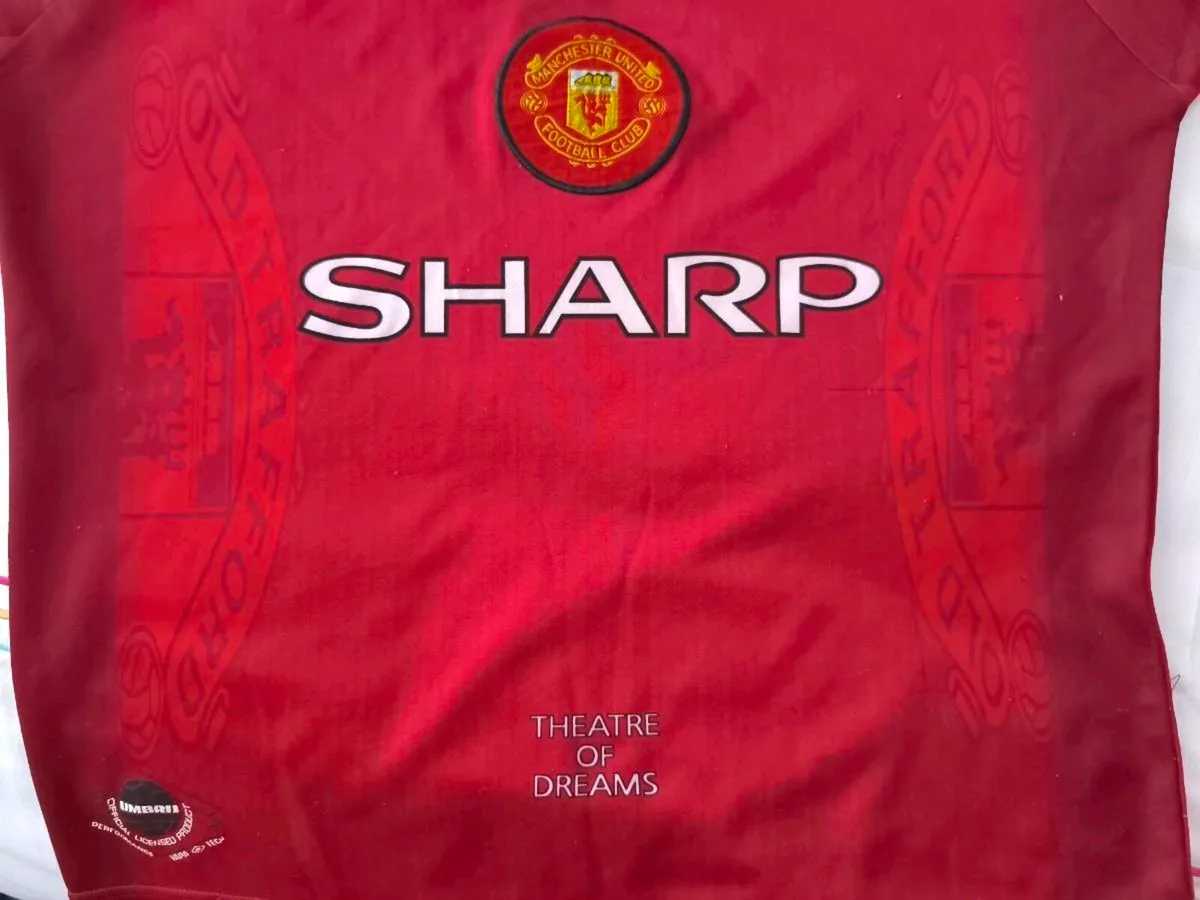 Manchester United 1997 - 1999 Home Jersey (M) - Image 3
