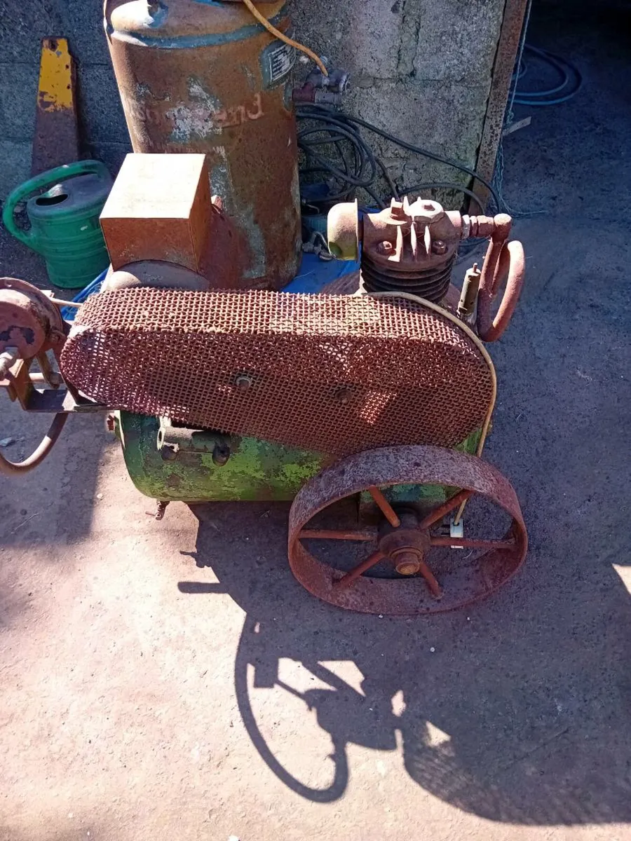 2 small compressors - Image 1