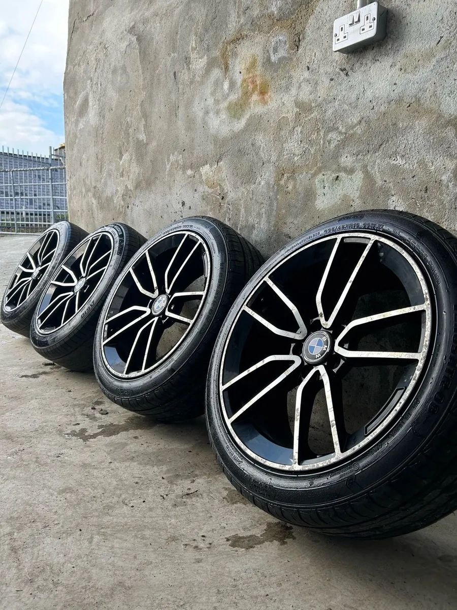 19” BMW 5 SERIES ALLOY WHEELS & TYRES - Image 1