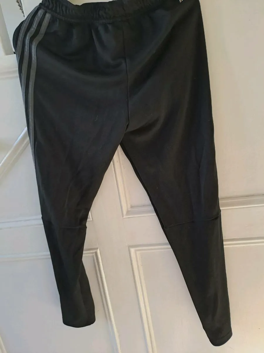 Adidas tracksuit bottom 13 to 14 years - Image 3
