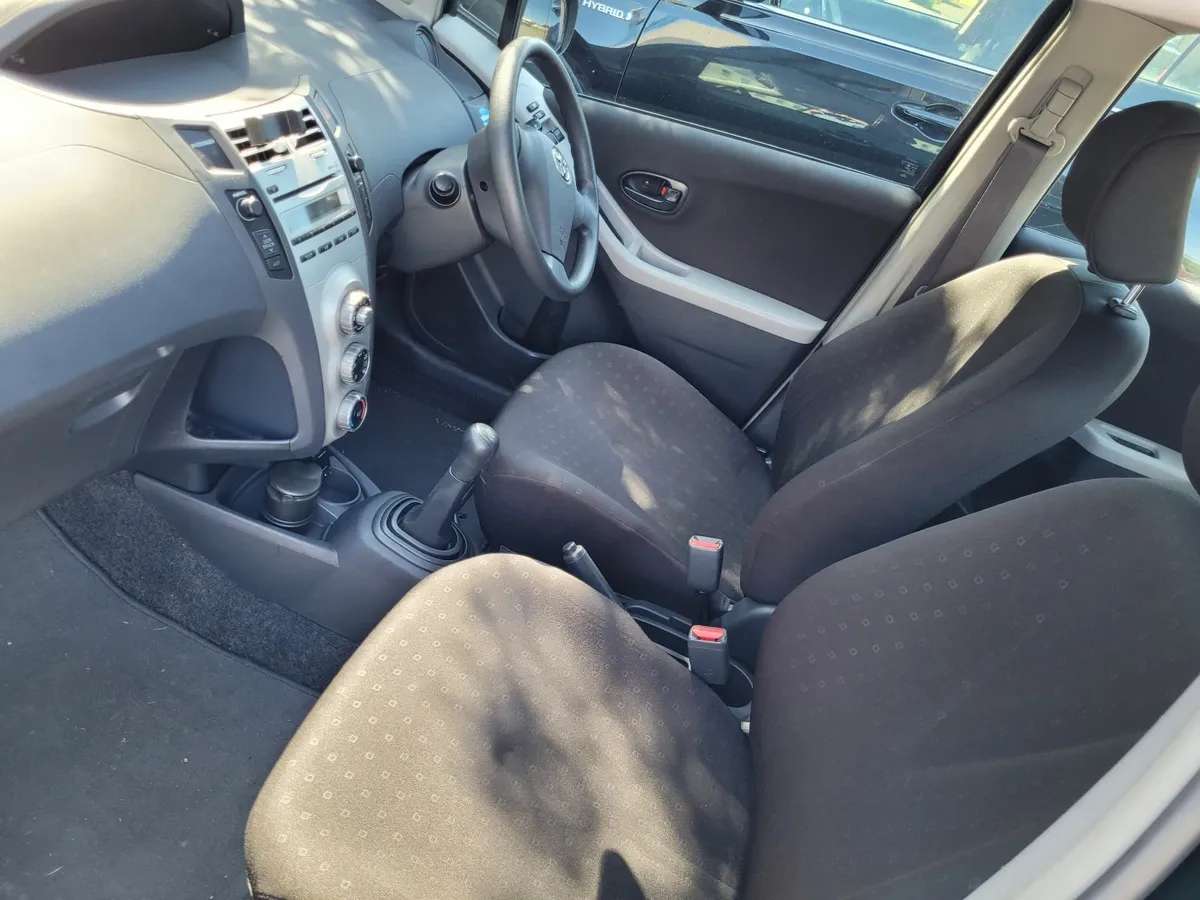Toyota Yaris 2006 *low mileage* - Image 3